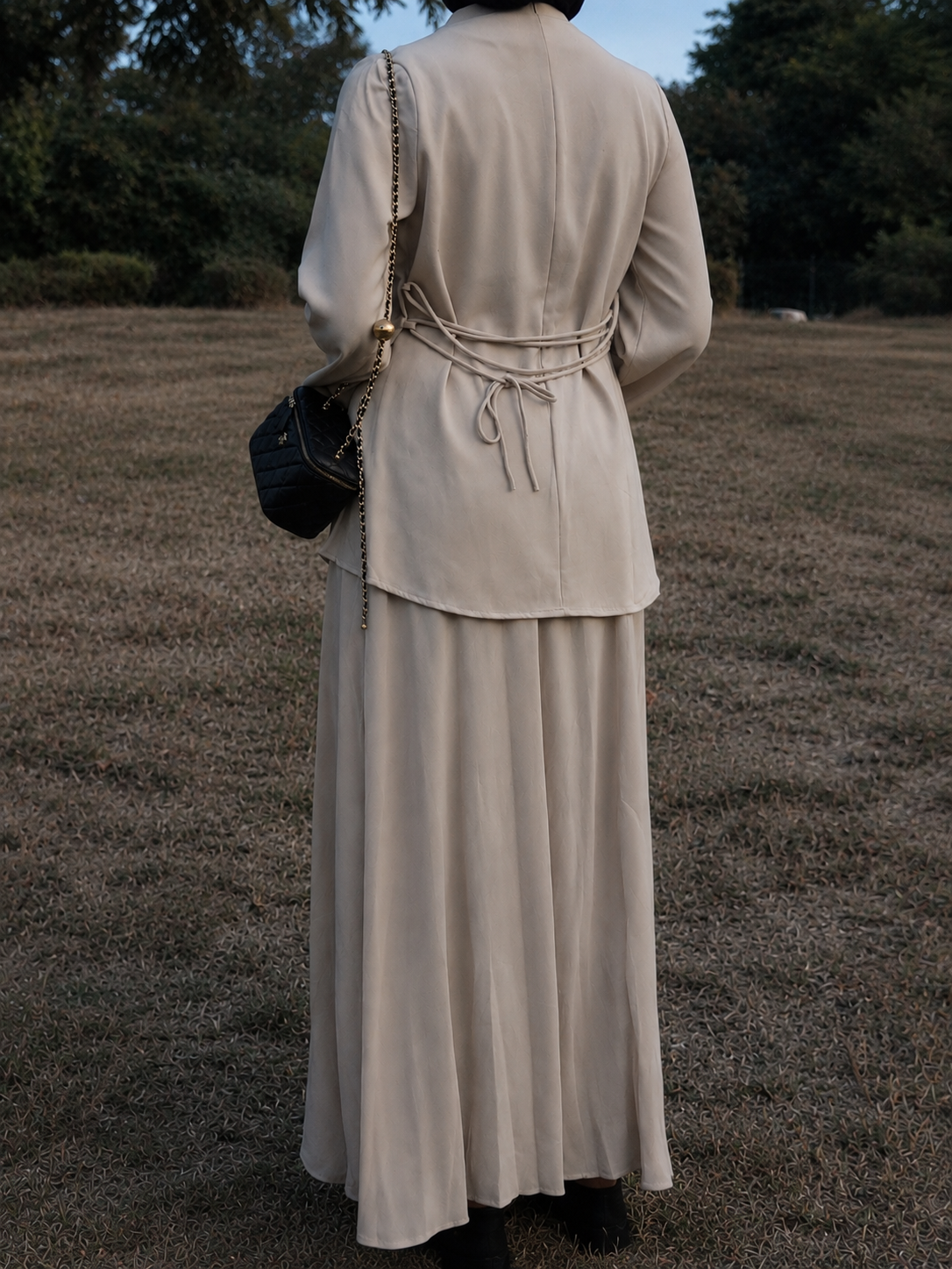 Ensemble Haut Satiné & Jupe Fluide – Beige